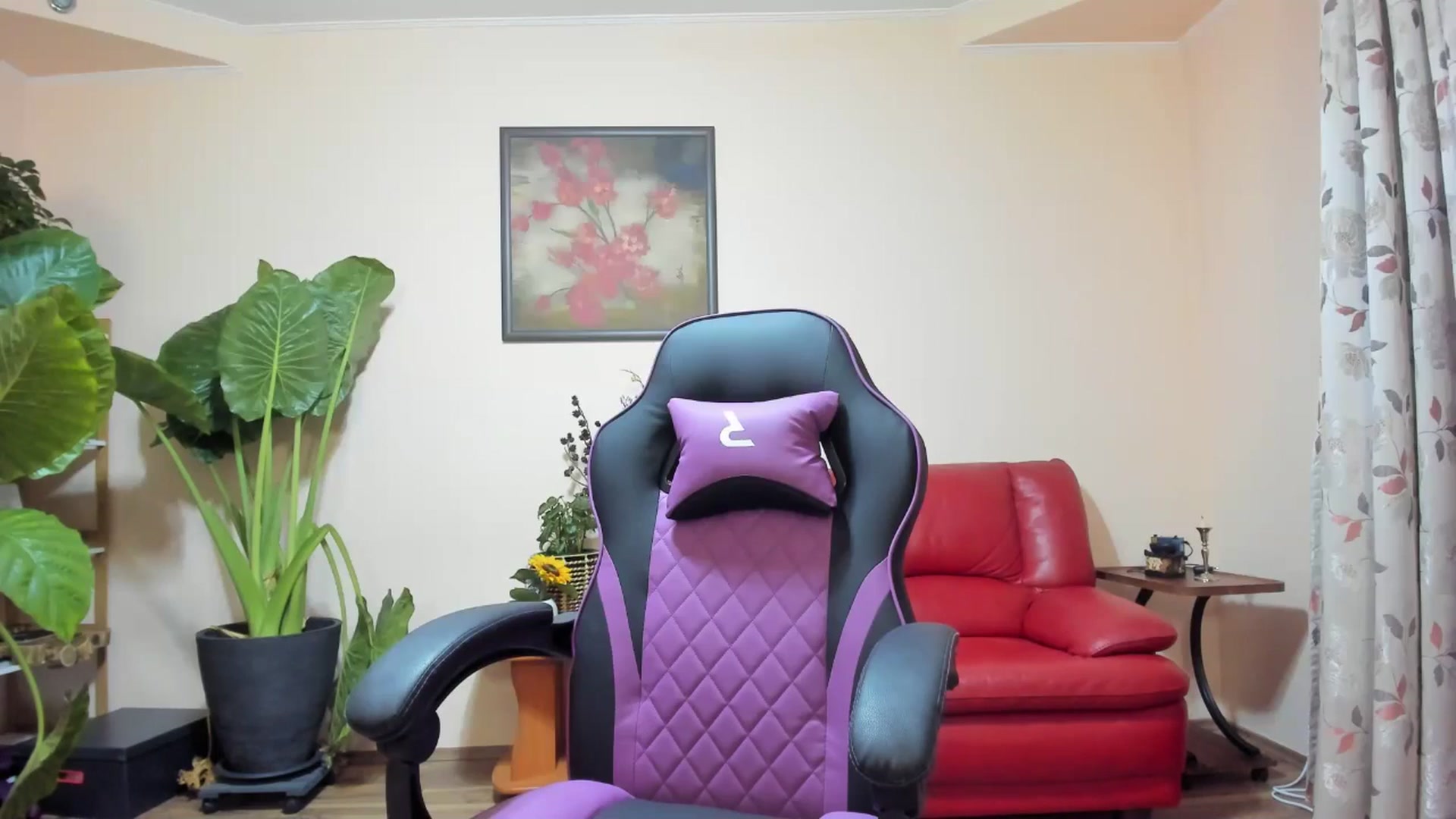 Gallery image thumbnail from aorra's myfreecams stream on, 10/15/2025, 09:41 image 16 of 20