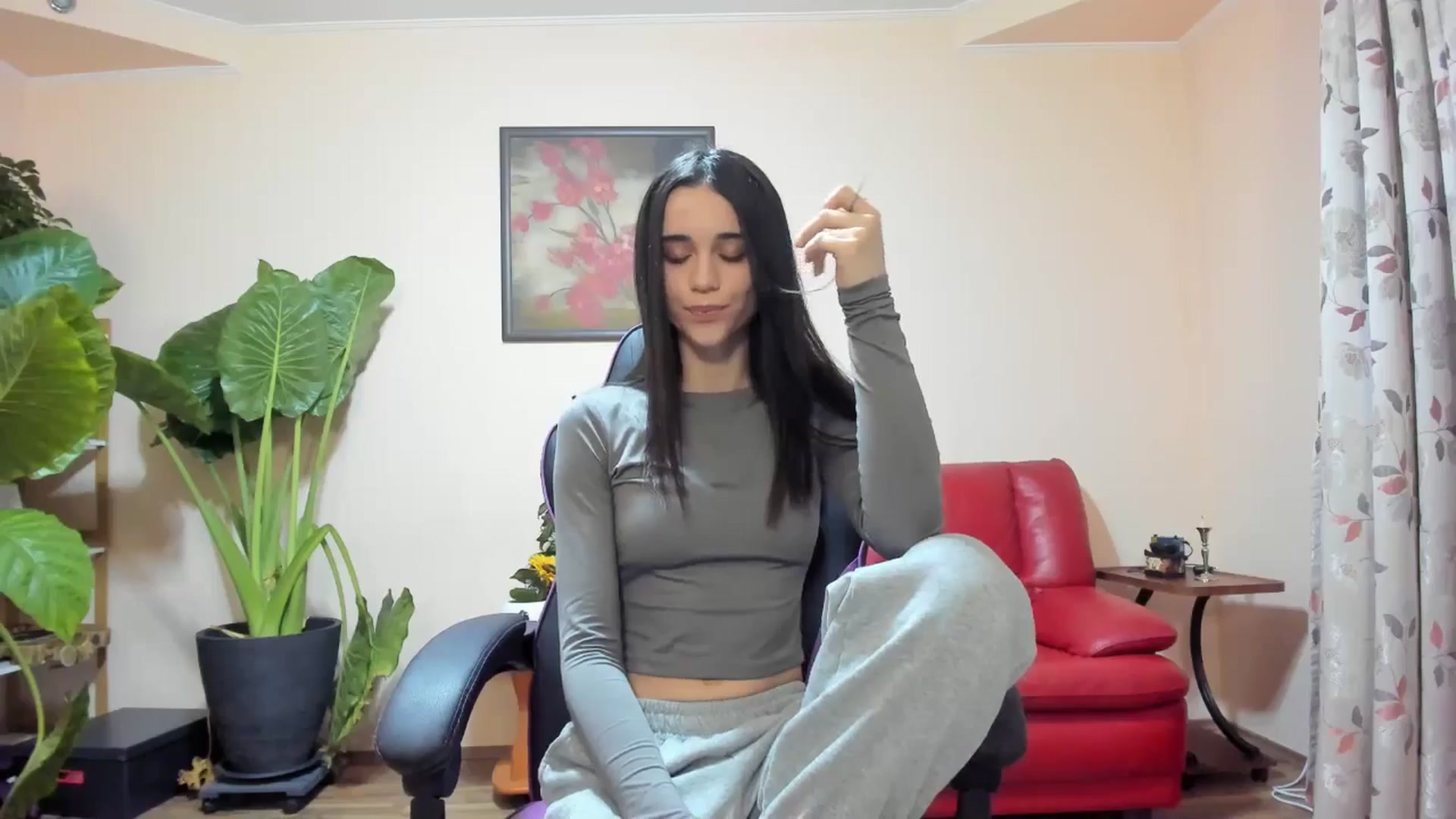 Gallery image thumbnail from aorra's myfreecams stream on, 10/15/2025, 09:41 image 17 of 20