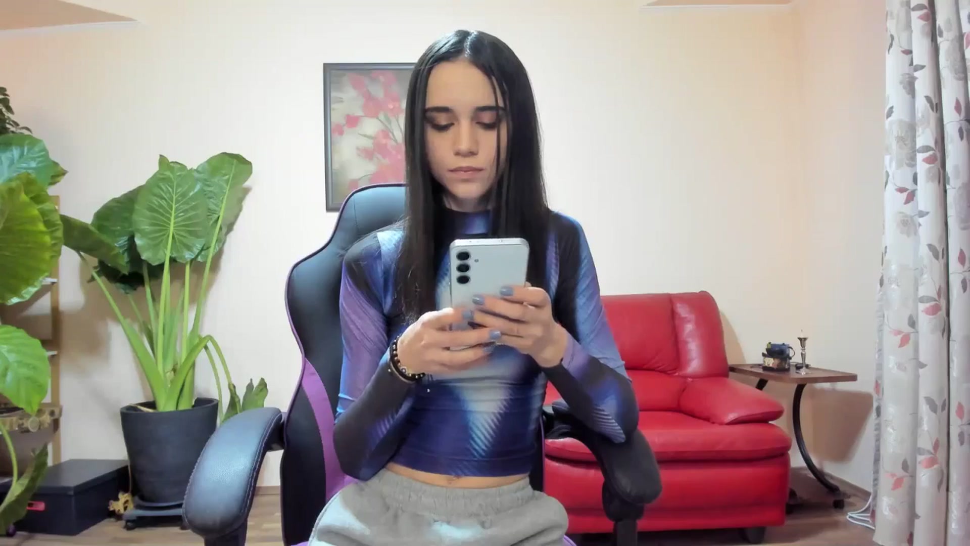 Gallery image thumbnail from aorra's myfreecams stream on, 10/15/2025, 10:31 image 8 of 20