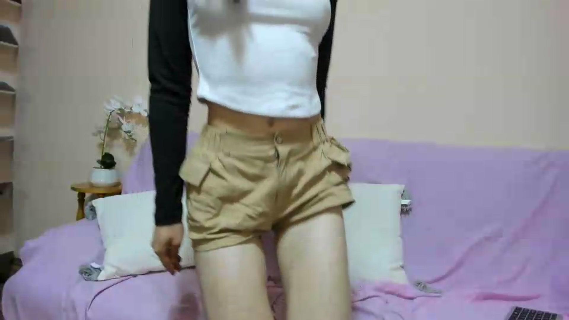 Gallery image thumbnail from aorra's myfreecams stream on, 06/14/2026, 22:58 image 13 of 20