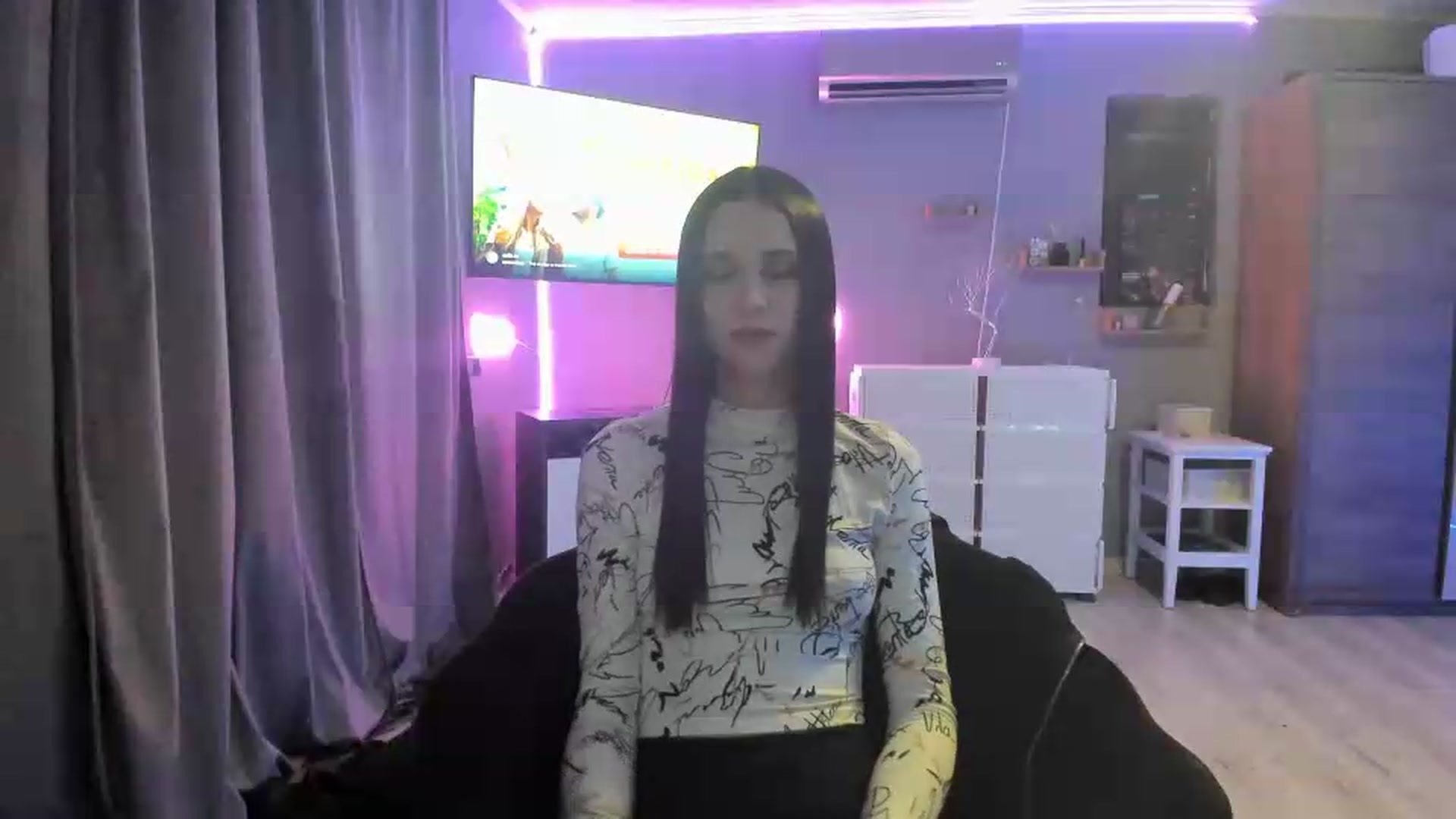 Gallery image thumbnail from aorra's myfreecams stream on, 07/10/2026, 24:38 image 2 of 20