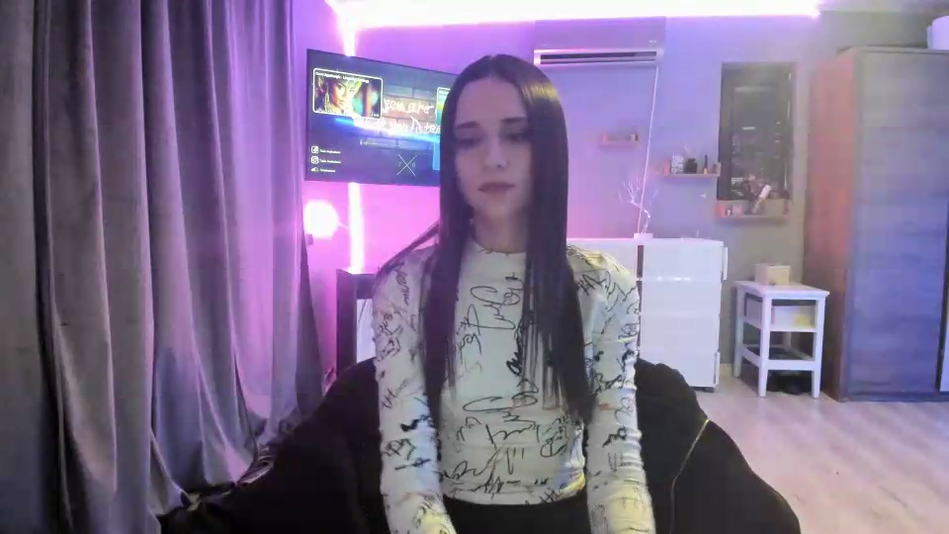Gallery image thumbnail from aorra's myfreecams stream on, 07/10/2026, 24:38 image 17 of 20