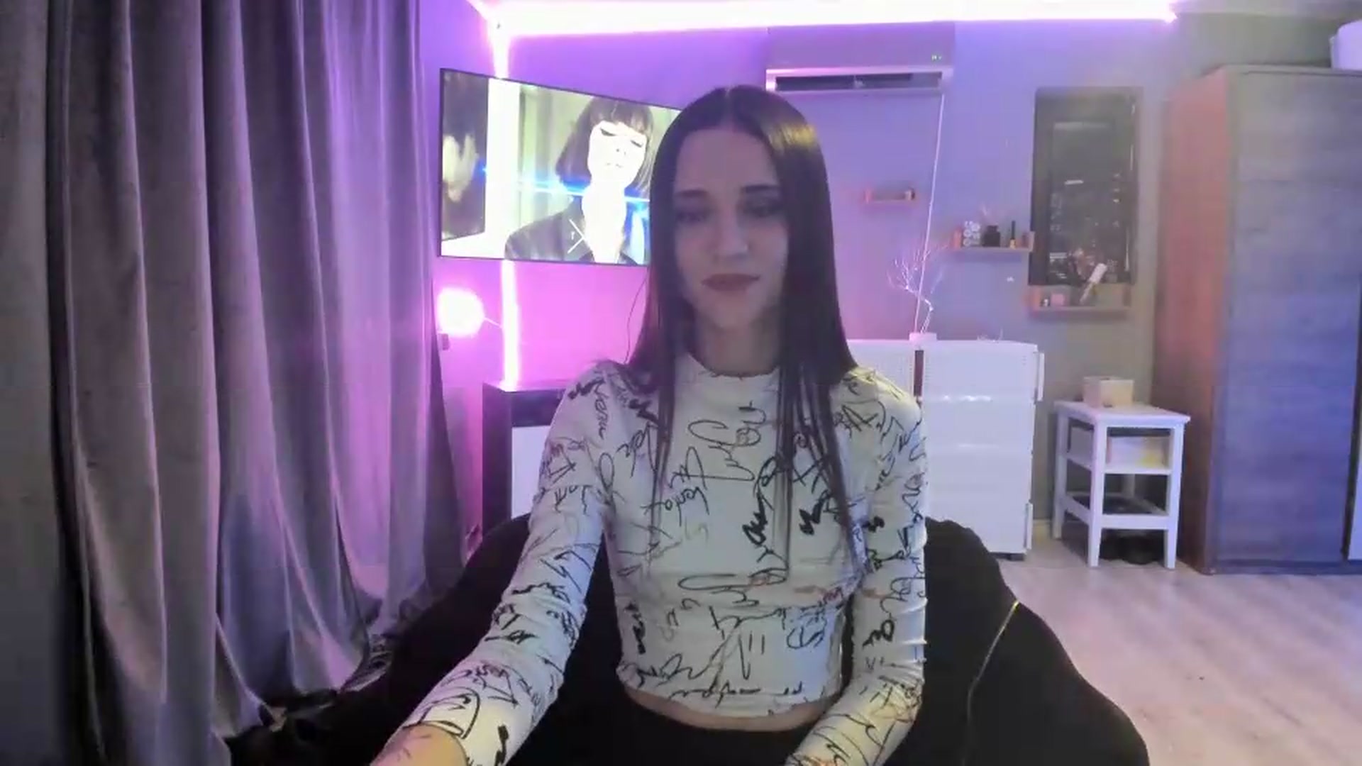 Gallery image thumbnail from aorra's myfreecams stream on, 07/10/2026, 24:38 image 13 of 20