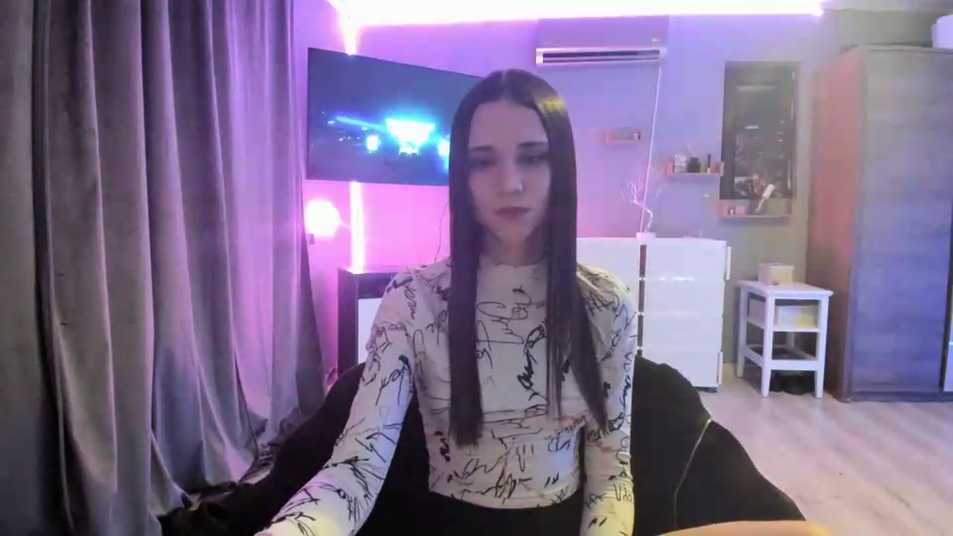Gallery image thumbnail from aorra's myfreecams stream on, 07/10/2026, 24:38 image 4 of 20