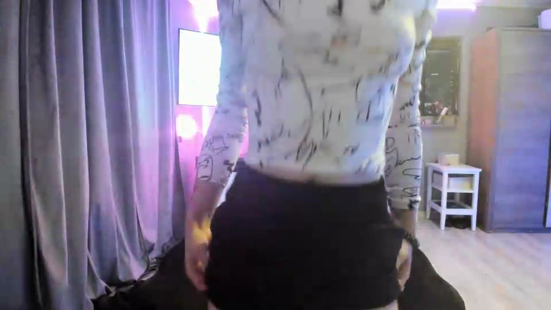 Gallery image thumbnail from aorra's myfreecams stream on, 07/10/2026, 24:38 image 12 of 20