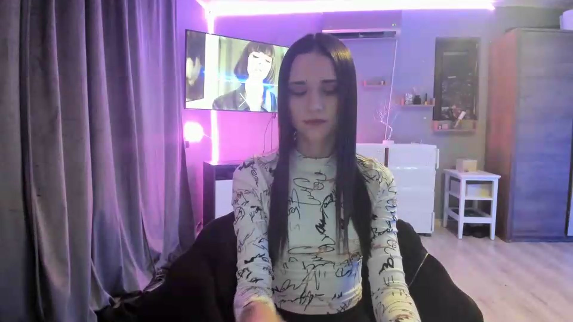 Gallery image thumbnail from aorra's myfreecams stream on, 07/10/2026, 24:38 image 15 of 20