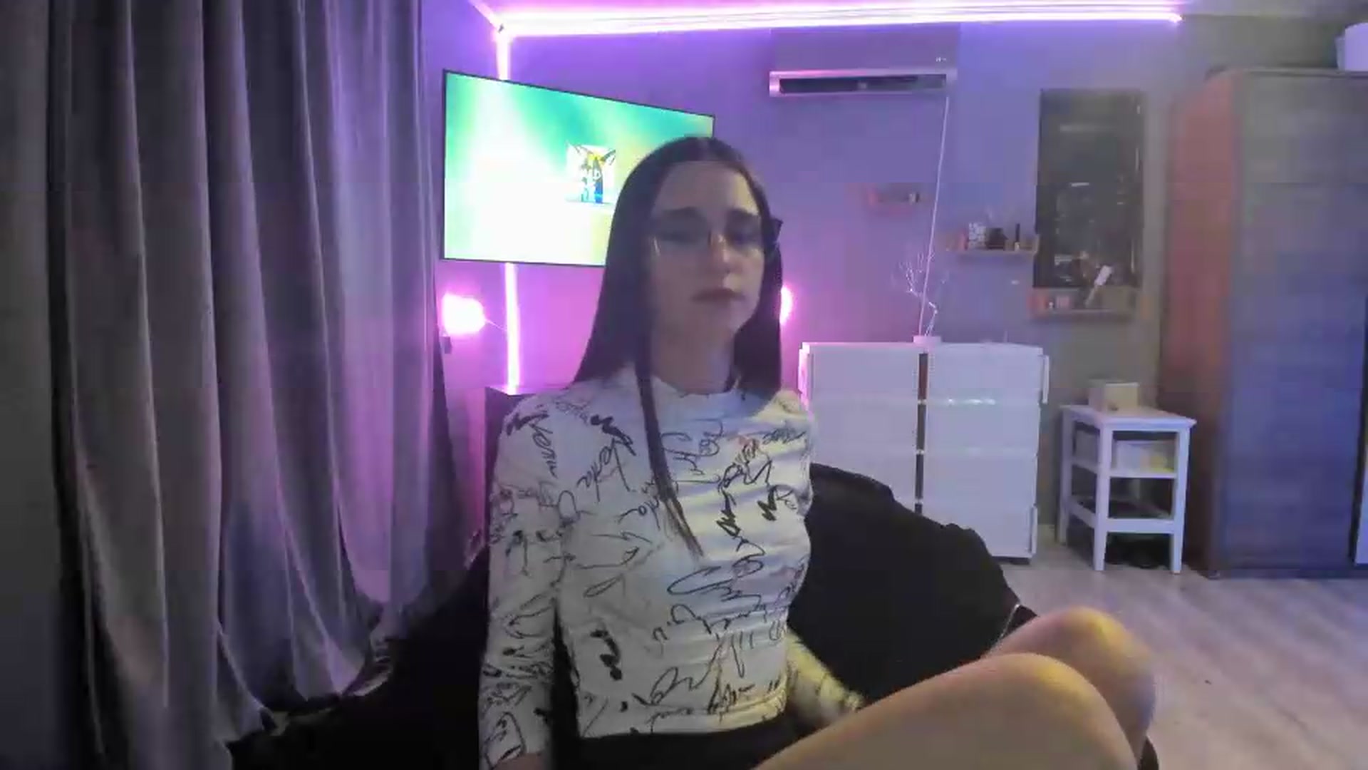 Gallery image thumbnail from aorra's myfreecams stream on, 07/10/2026, 24:38 image 8 of 20