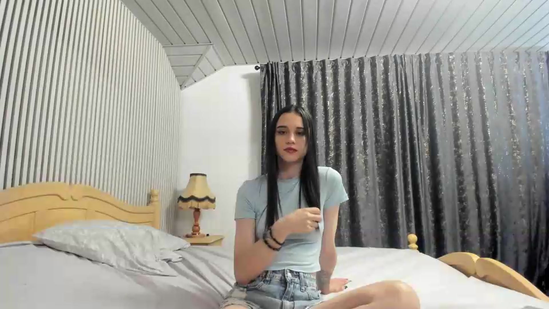Gallery image thumbnail from aorra's myfreecams stream on, 07/12/2026, 24:32 image 19 of 20