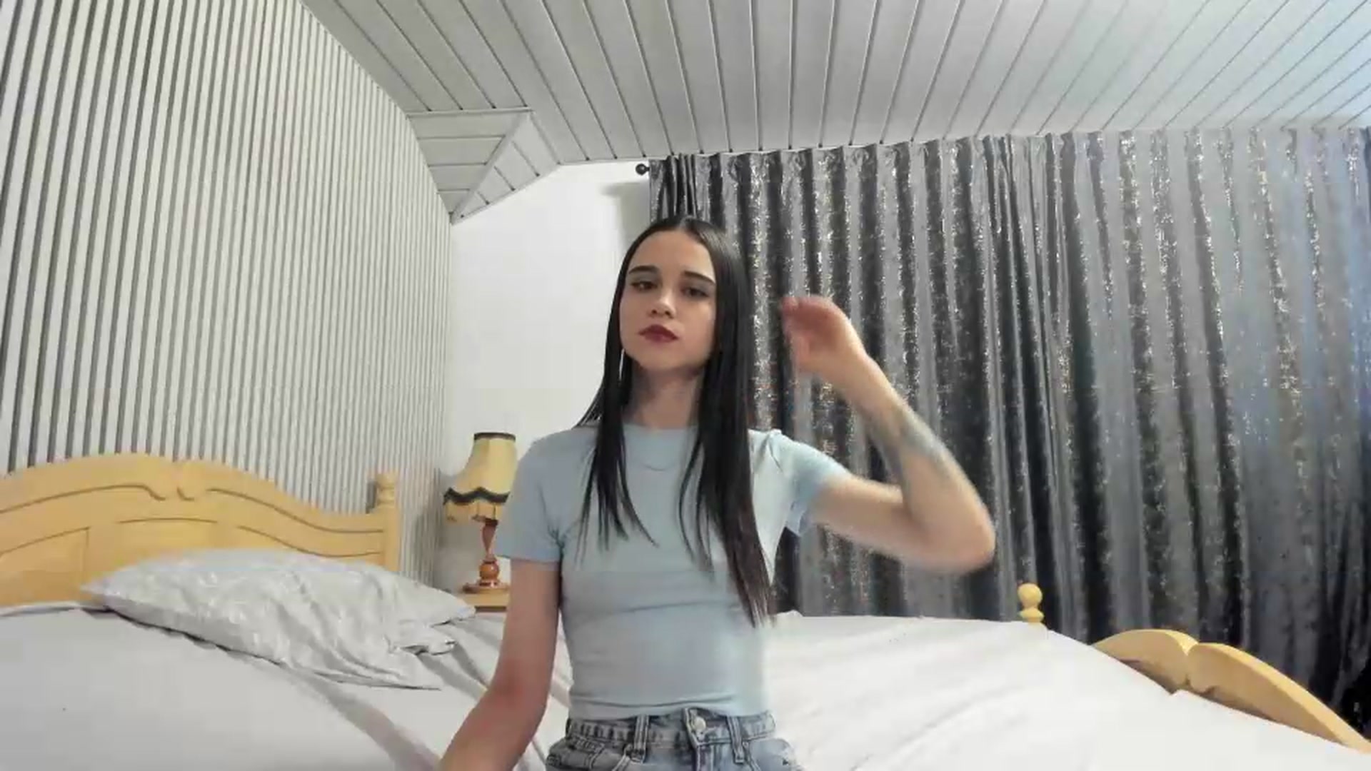 Gallery image thumbnail from aorra's myfreecams stream on, 07/12/2026, 24:32 image 8 of 20