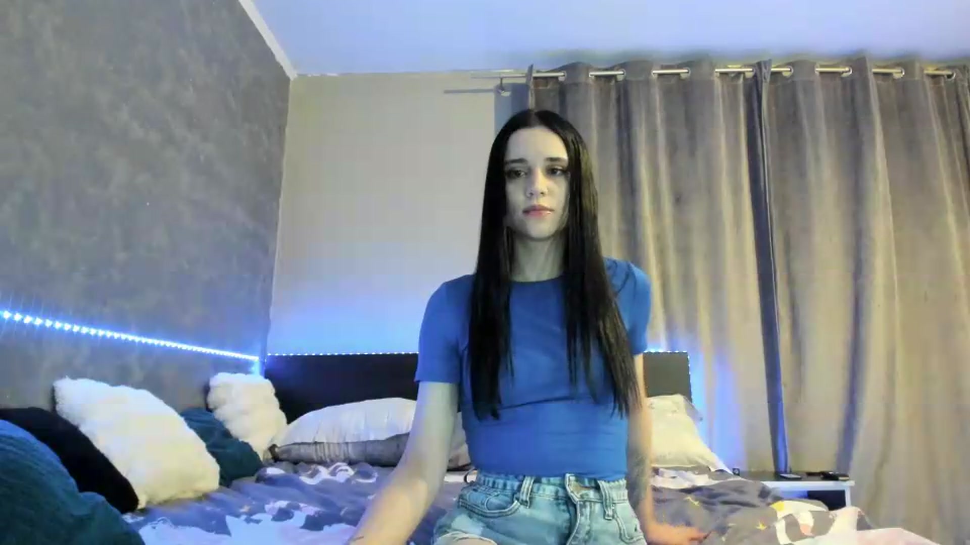 Gallery image thumbnail from aorra's myfreecams stream on, 08/20/2026, 22:20 image 5 of 20