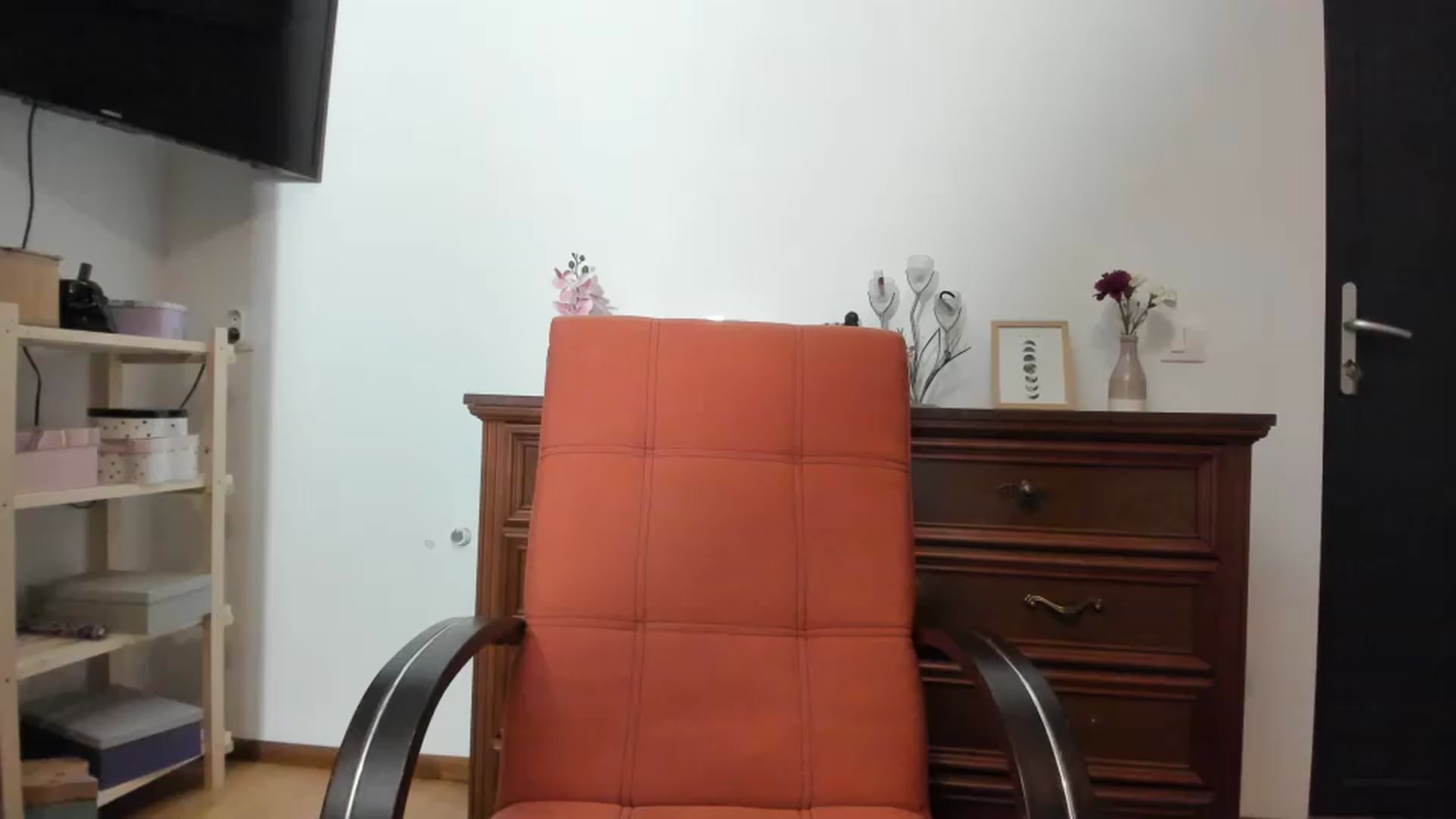 Gallery image thumbnail from aorra's myfreecams stream on, 08/22/2026, 22:29 image 1 of 20