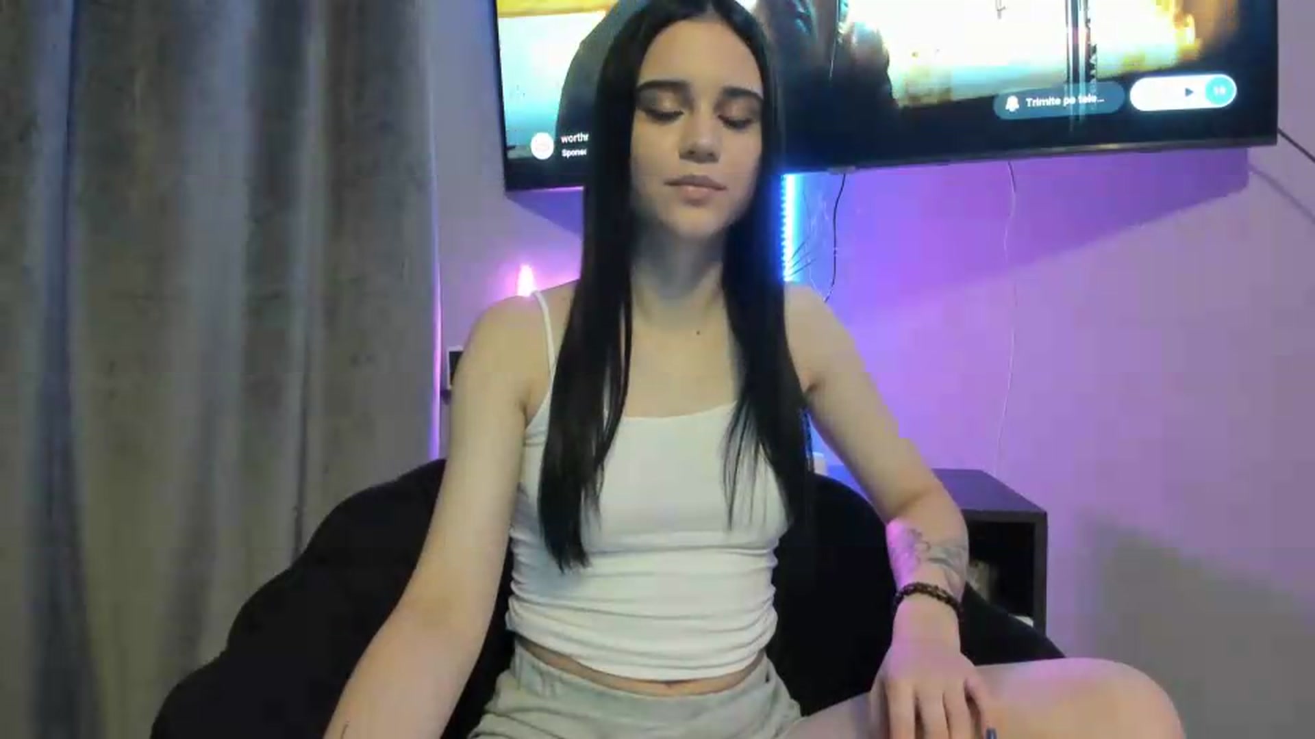 Gallery image thumbnail from aorra's myfreecams stream on, 08/28/2026, 01:03 image 2 of 20
