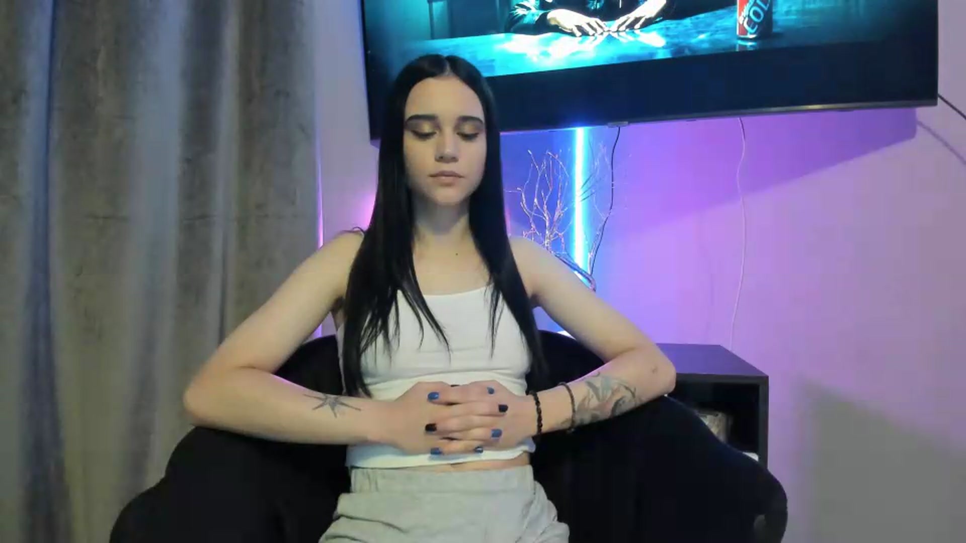 Gallery image thumbnail from aorra's myfreecams stream on, 08/28/2026, 01:03 image 13 of 20
