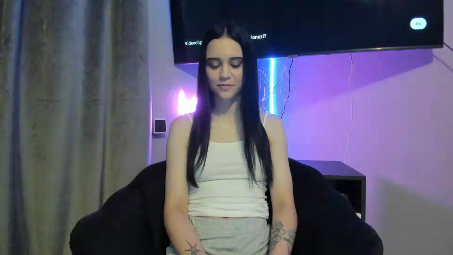 Gallery image thumbnail from aorra's myfreecams stream on, 08/28/2026, 02:56 image 18 of 20