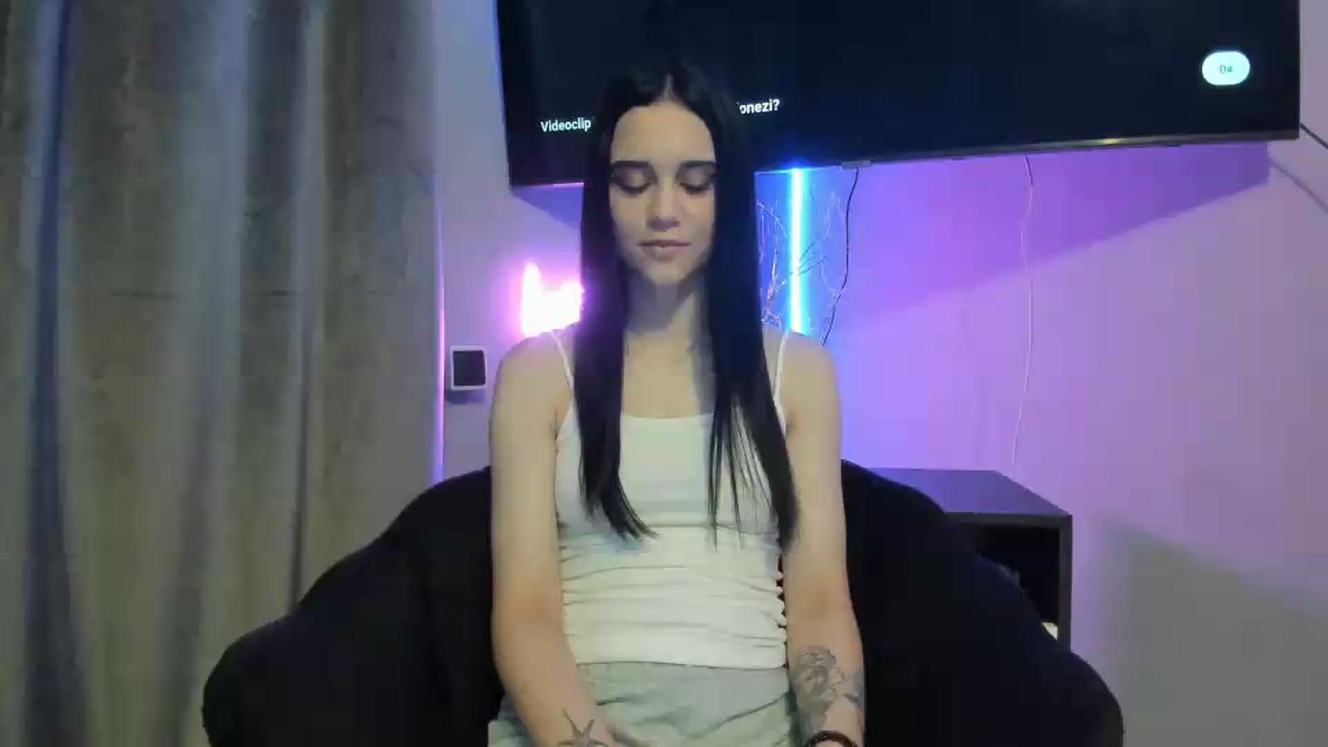 Gallery image thumbnail from aorra's myfreecams stream on, 08/28/2026, 02:56 image 15 of 20