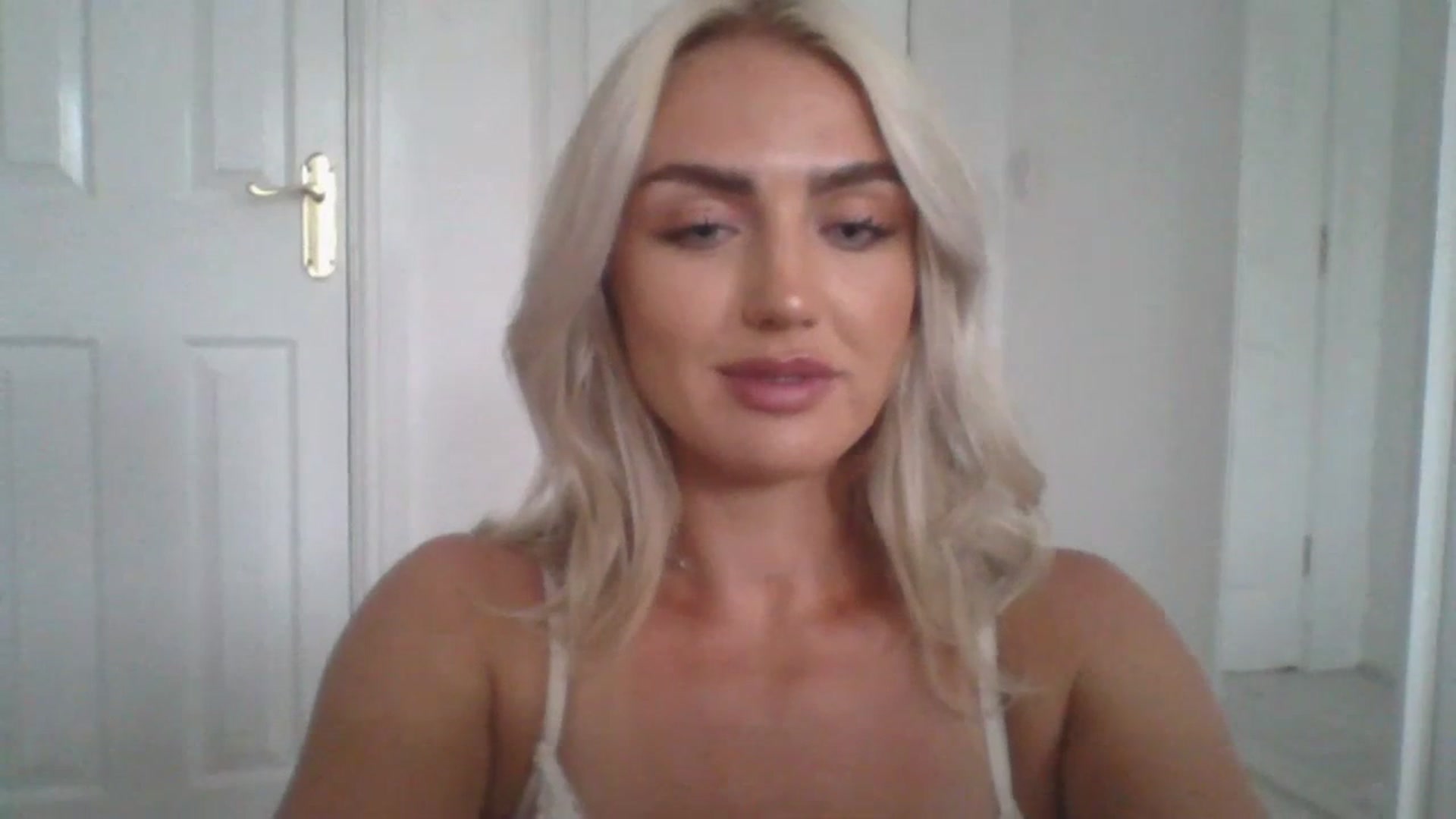 Gallery image thumbnail from arabella_r's myfreecams stream on, 06/30/2023, 17:42 image 6 of 20