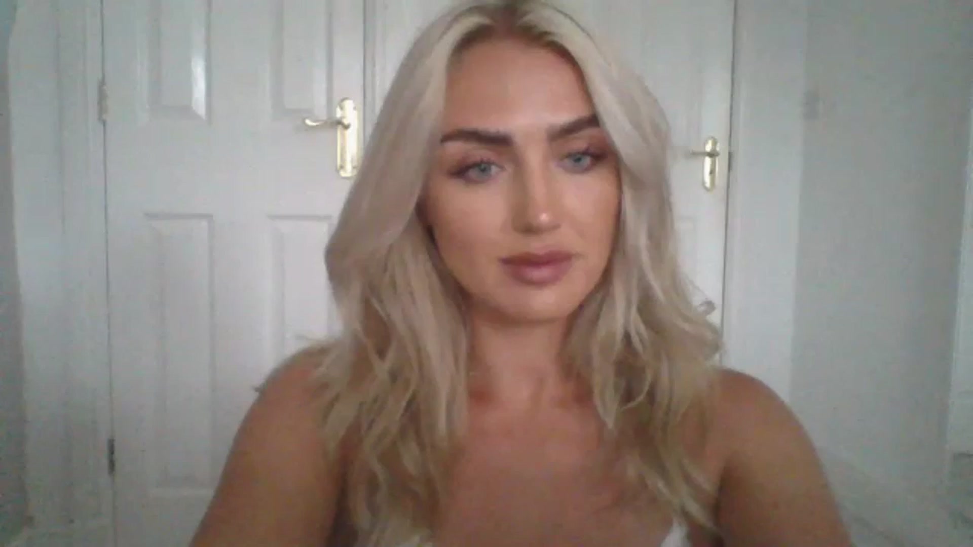 Gallery image thumbnail from arabella_r's myfreecams stream on, 06/30/2023, 17:42 image 15 of 20