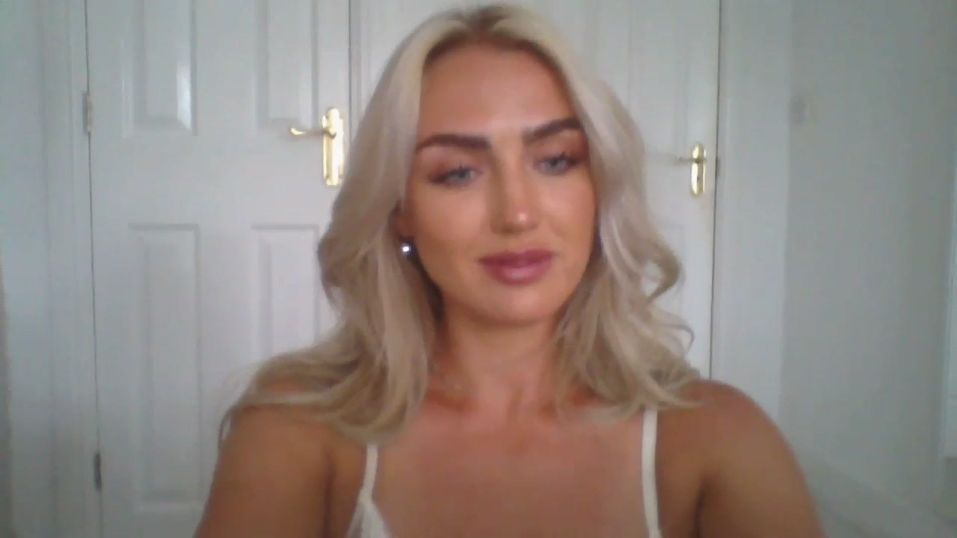 Gallery image thumbnail from arabella_r's myfreecams stream on, 06/30/2023, 17:42 image 20 of 20