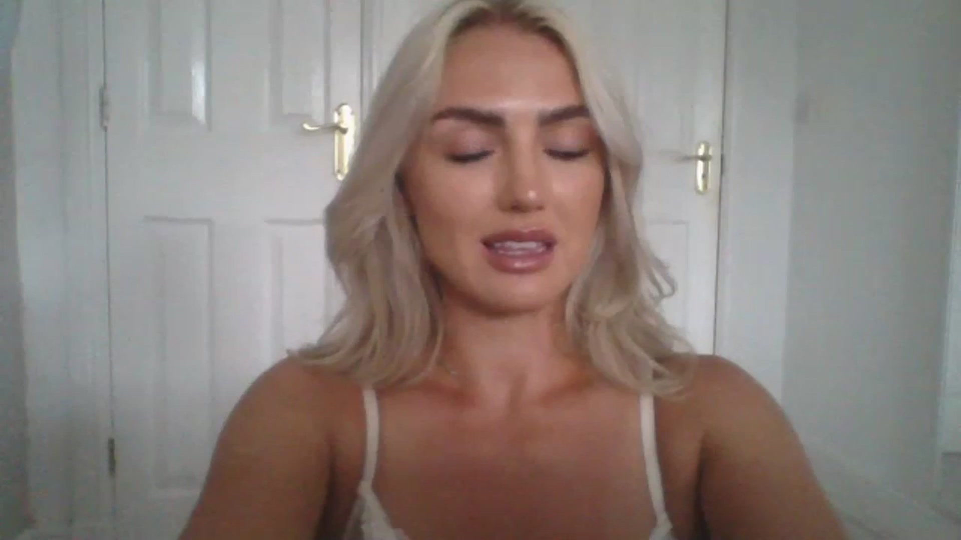 Gallery image thumbnail from arabella_r's myfreecams stream on, 06/30/2023, 17:42 image 13 of 20