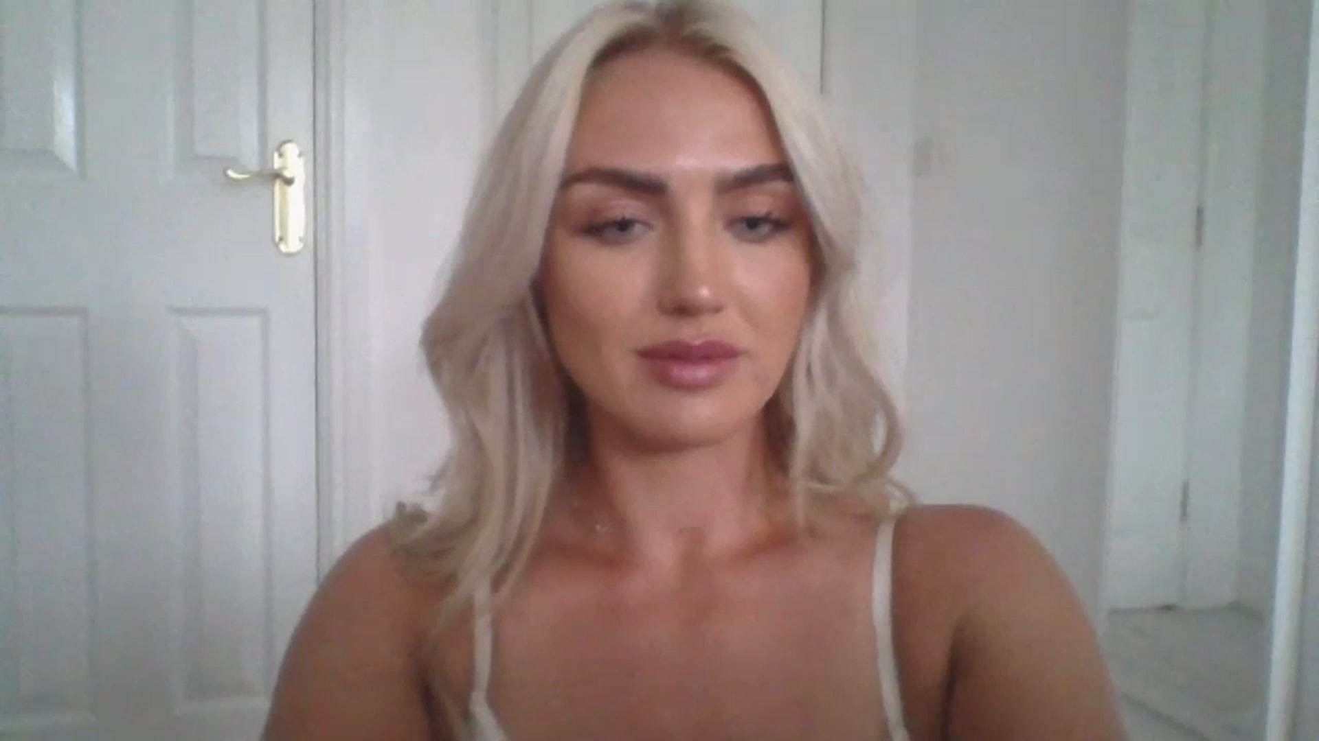 Gallery image thumbnail from arabella_r's myfreecams stream on, 06/30/2023, 17:42 image 7 of 20
