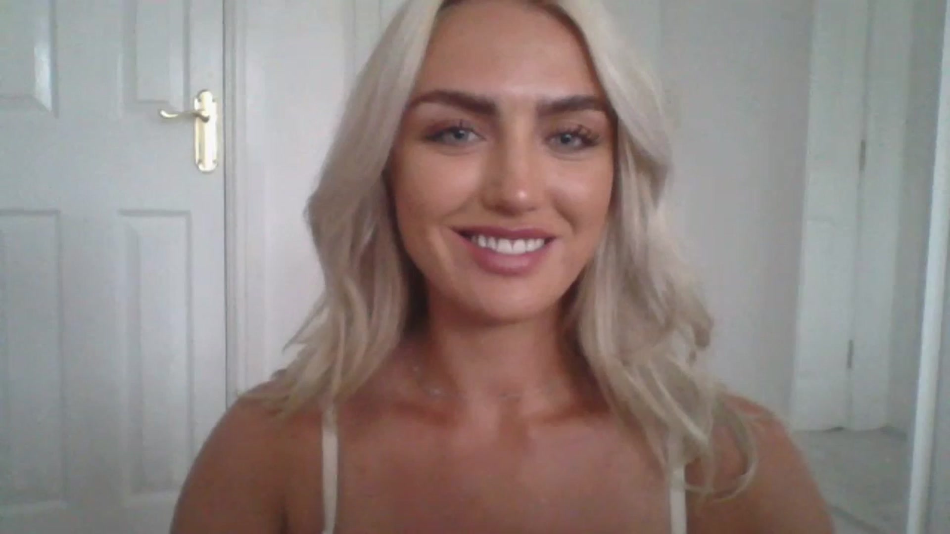 Gallery image thumbnail from arabella_r's myfreecams stream on, 06/30/2023, 17:42 image 5 of 20