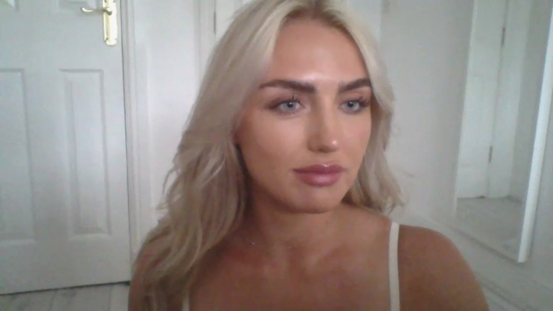 Gallery image thumbnail from arabella_r's myfreecams stream on, 06/30/2023, 17:42 image 3 of 20