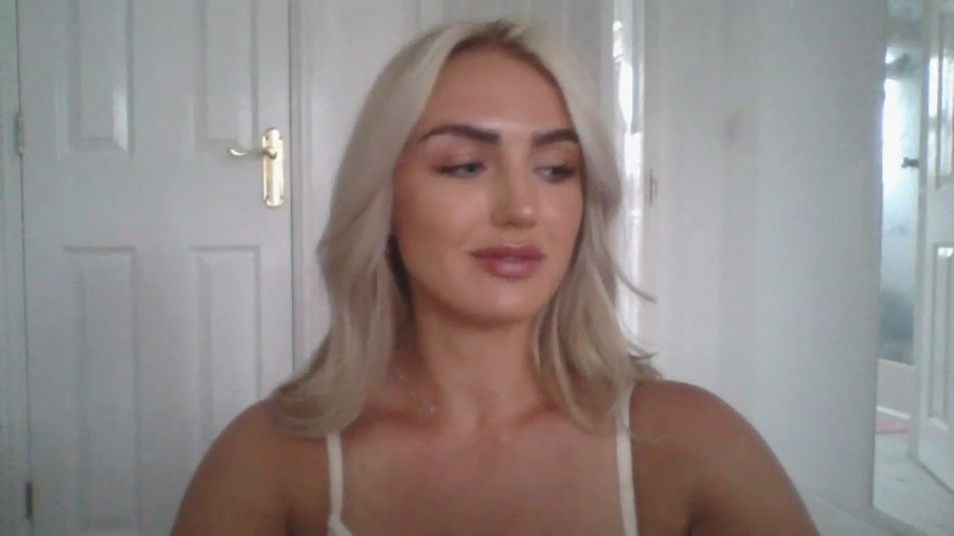 Gallery image thumbnail from arabella_r's myfreecams stream on, 06/30/2023, 18:06 image 9 of 20