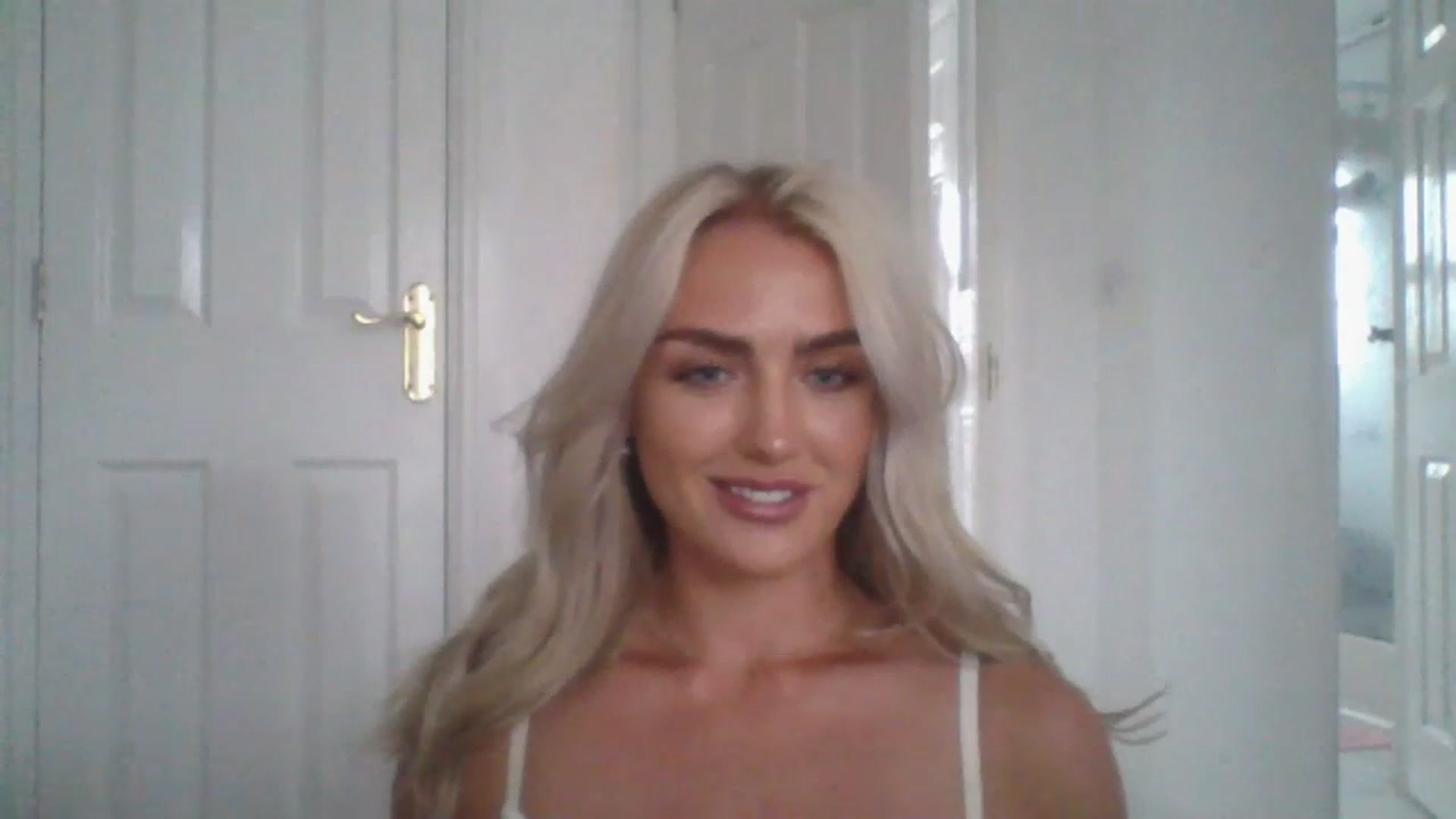 Gallery image thumbnail from arabella_r's myfreecams stream on, 06/30/2023, 18:06 image 6 of 20