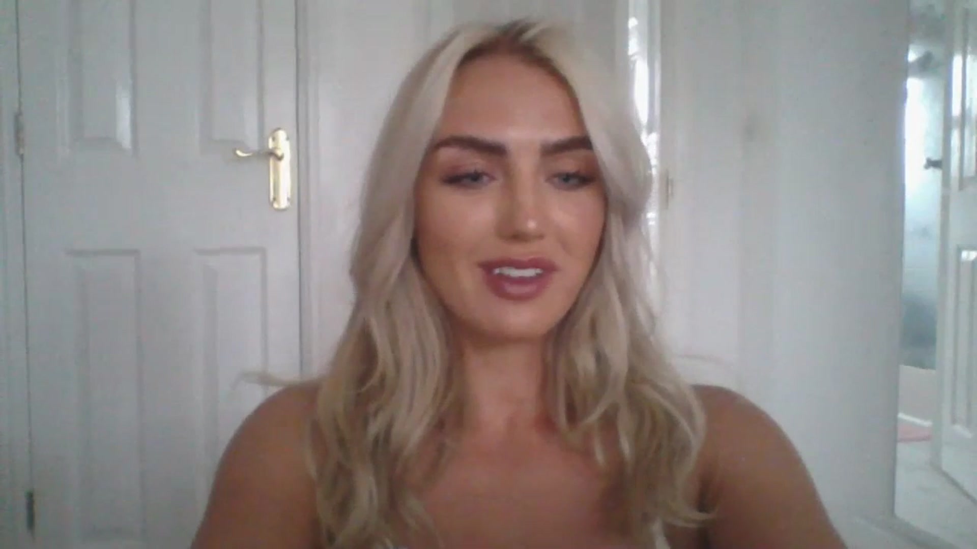 Gallery image thumbnail from arabella_r's myfreecams stream on, 06/30/2023, 18:06 image 10 of 20