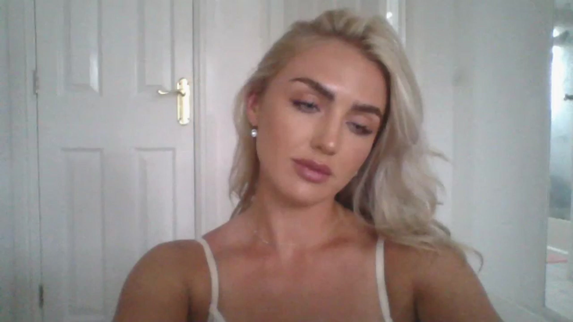 Gallery image thumbnail from arabella_r's myfreecams stream on, 06/30/2023, 18:06 image 20 of 20