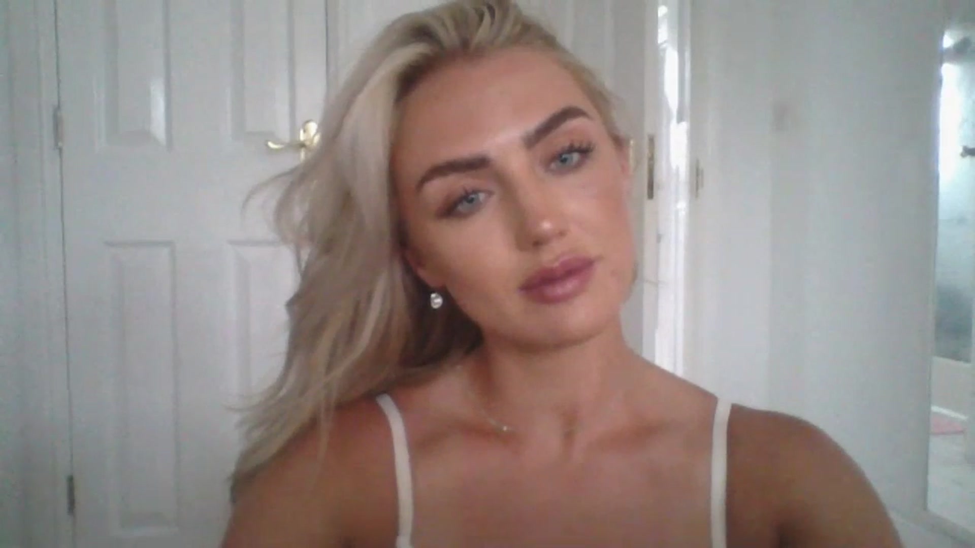 Gallery image thumbnail from arabella_r's myfreecams stream on, 06/30/2023, 18:06 image 19 of 20