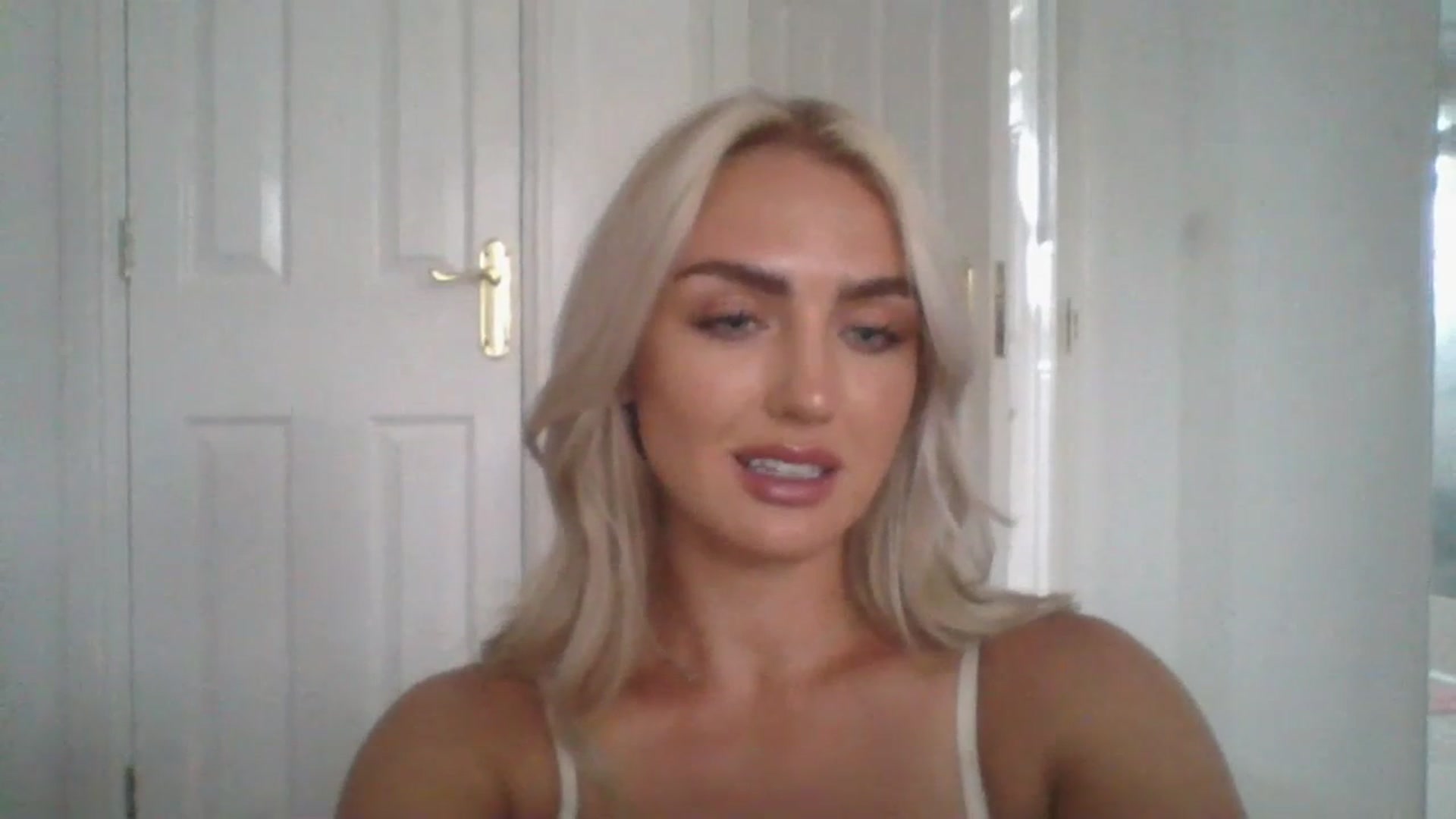Gallery image thumbnail from arabella_r's myfreecams stream on, 06/30/2023, 18:06 image 2 of 20
