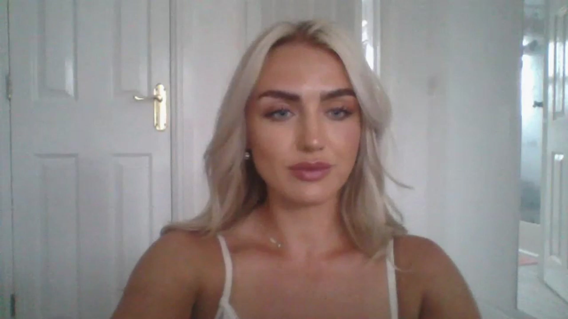 Gallery image thumbnail from arabella_r's myfreecams stream on, 06/30/2023, 18:06 image 8 of 20