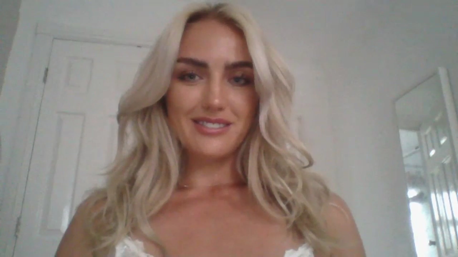 Gallery image thumbnail from arabella_r's myfreecams stream on, 06/30/2023, 18:06 image 4 of 20