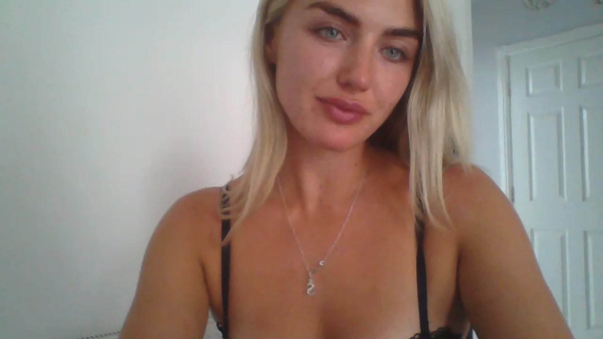 Gallery image thumbnail from arabella_r's myfreecams stream on, 07/12/2023, 13:43 image 8 of 20
