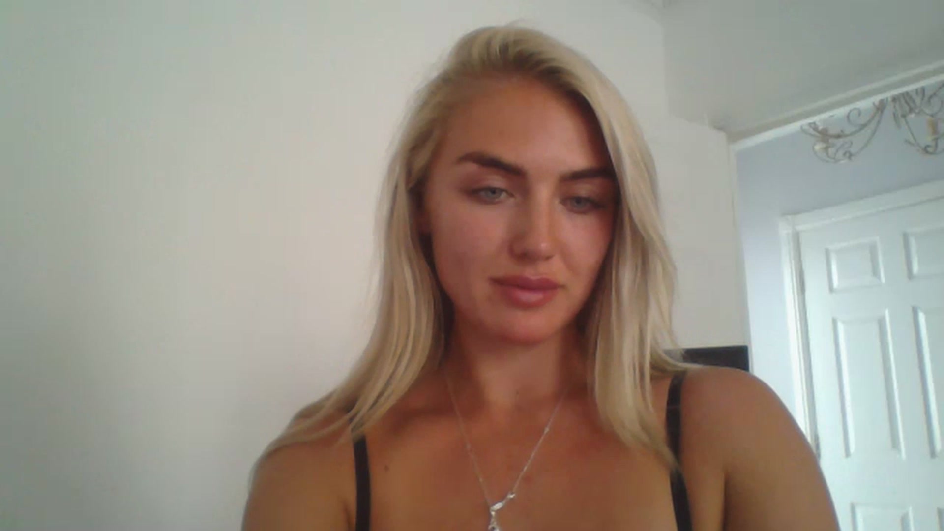 Gallery image thumbnail from arabella_r's myfreecams stream on, 07/12/2023, 13:43 image 18 of 20