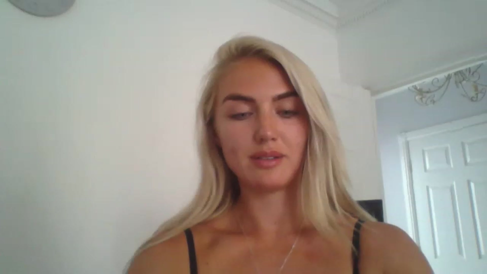 Gallery image thumbnail from arabella_r's myfreecams stream on, 07/12/2023, 13:43 image 17 of 20