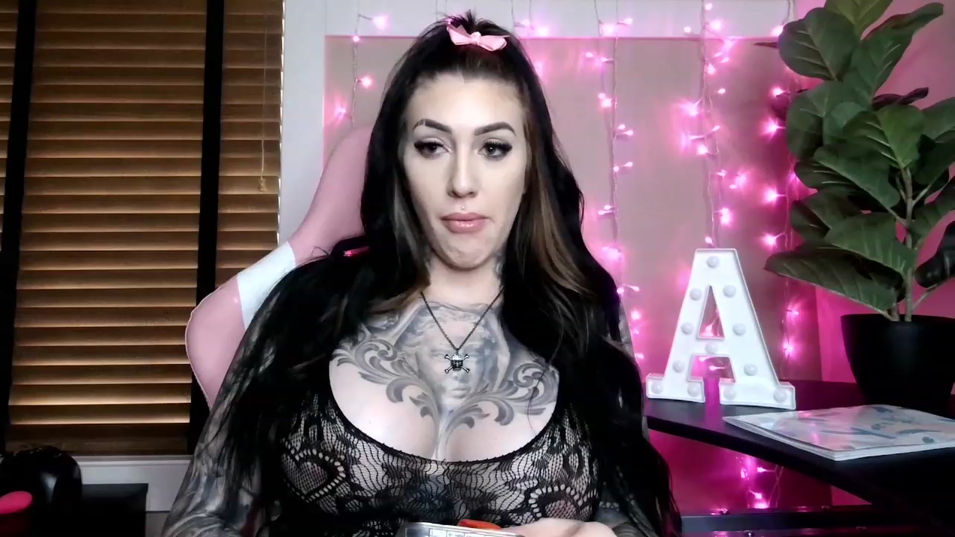 Gallery image thumbnail from ariajanexxx's myfreecams stream on, 12/27/2022, 21:33 image 1 of 20