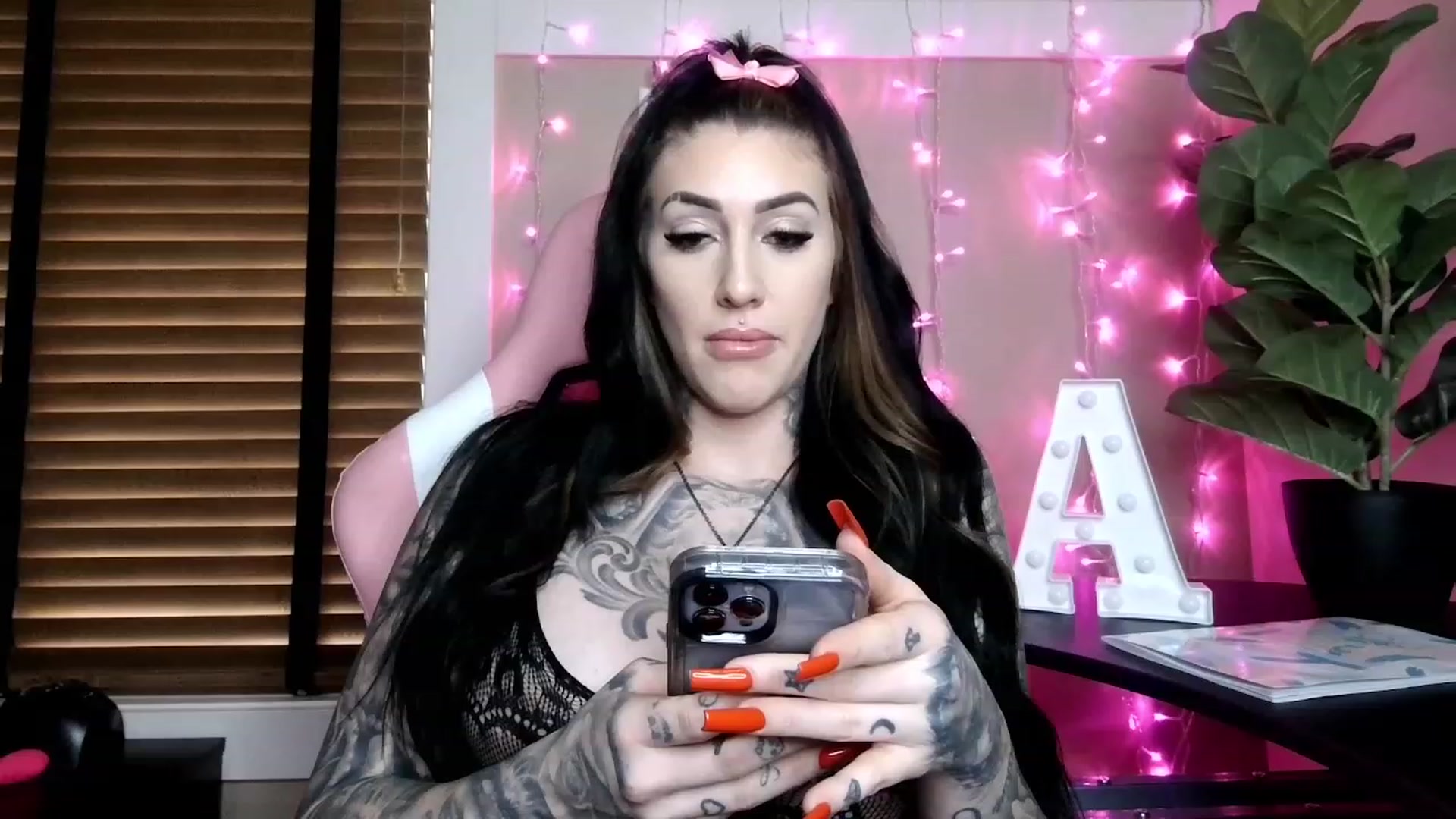 Gallery image thumbnail from ariajanexxx's myfreecams stream on, 12/27/2022, 21:33 image 2 of 20