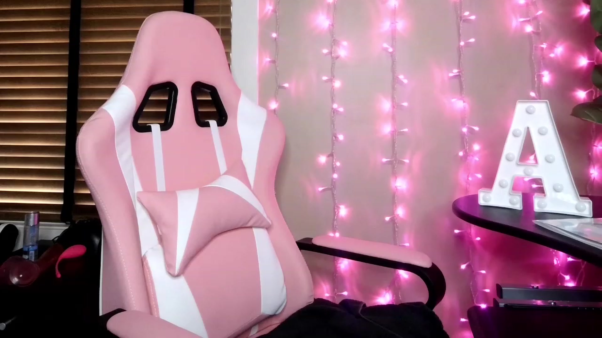 Gallery image thumbnail from ariajanexxx's myfreecams stream on, 12/27/2022, 21:58 image 5 of 20