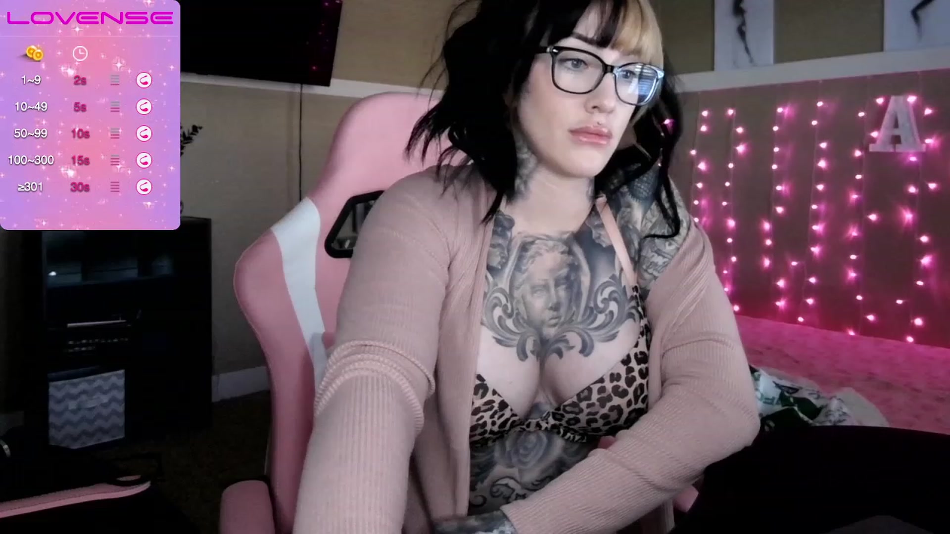 Gallery image thumbnail from ariajanexxx's myfreecams stream on, 01/26/2023, 23:20 image 14 of 20