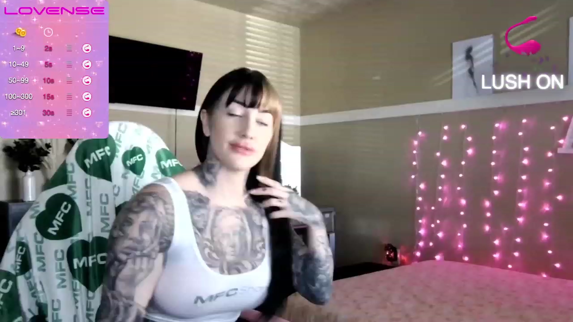 Gallery image thumbnail from ariajanexxx's myfreecams stream on, 02/02/2023, 19:14 image 6 of 20
