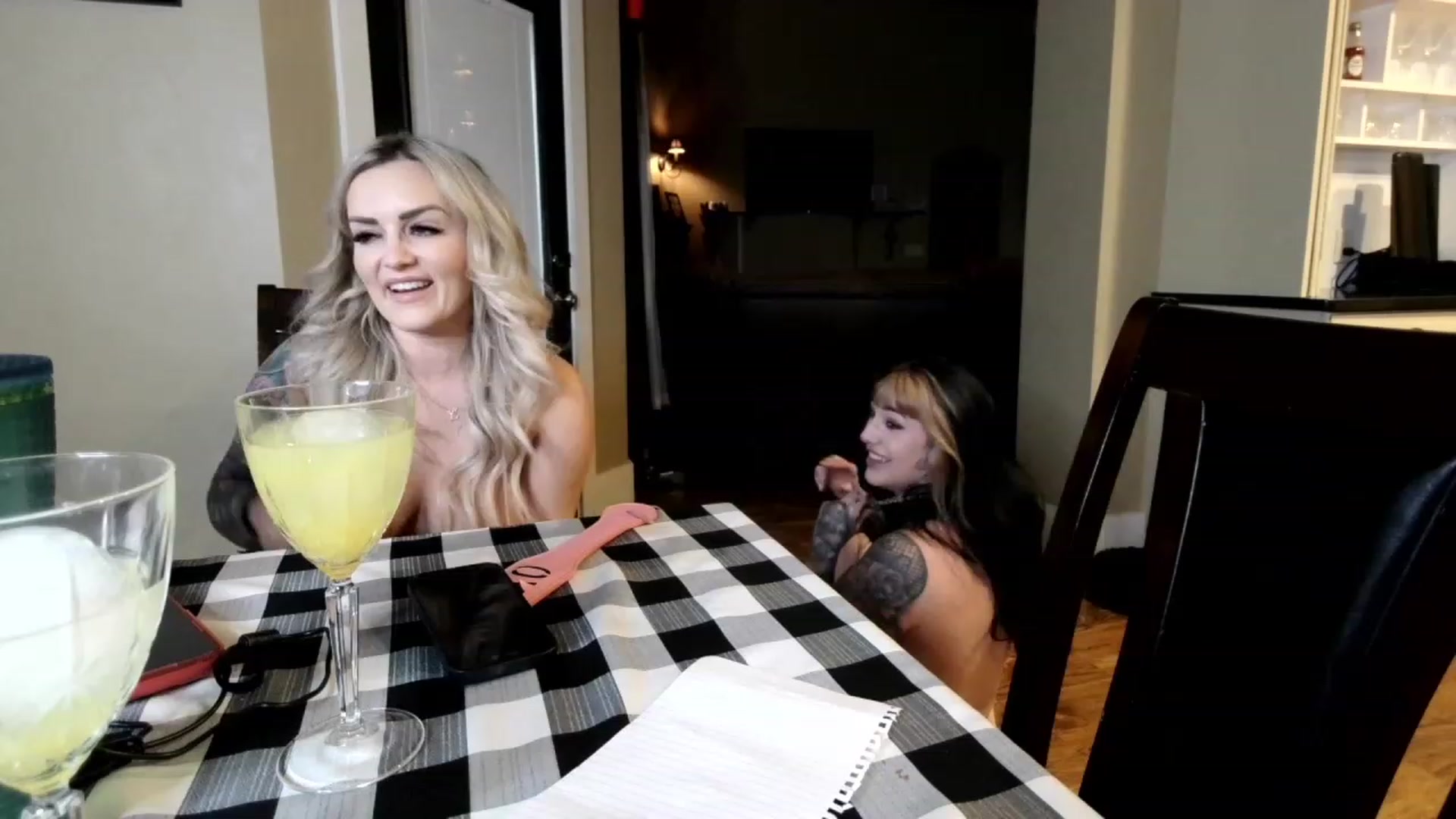 Gallery image thumbnail from ariajanexxx's myfreecams stream on, 02/05/2023, 24:25 image 10 of 20