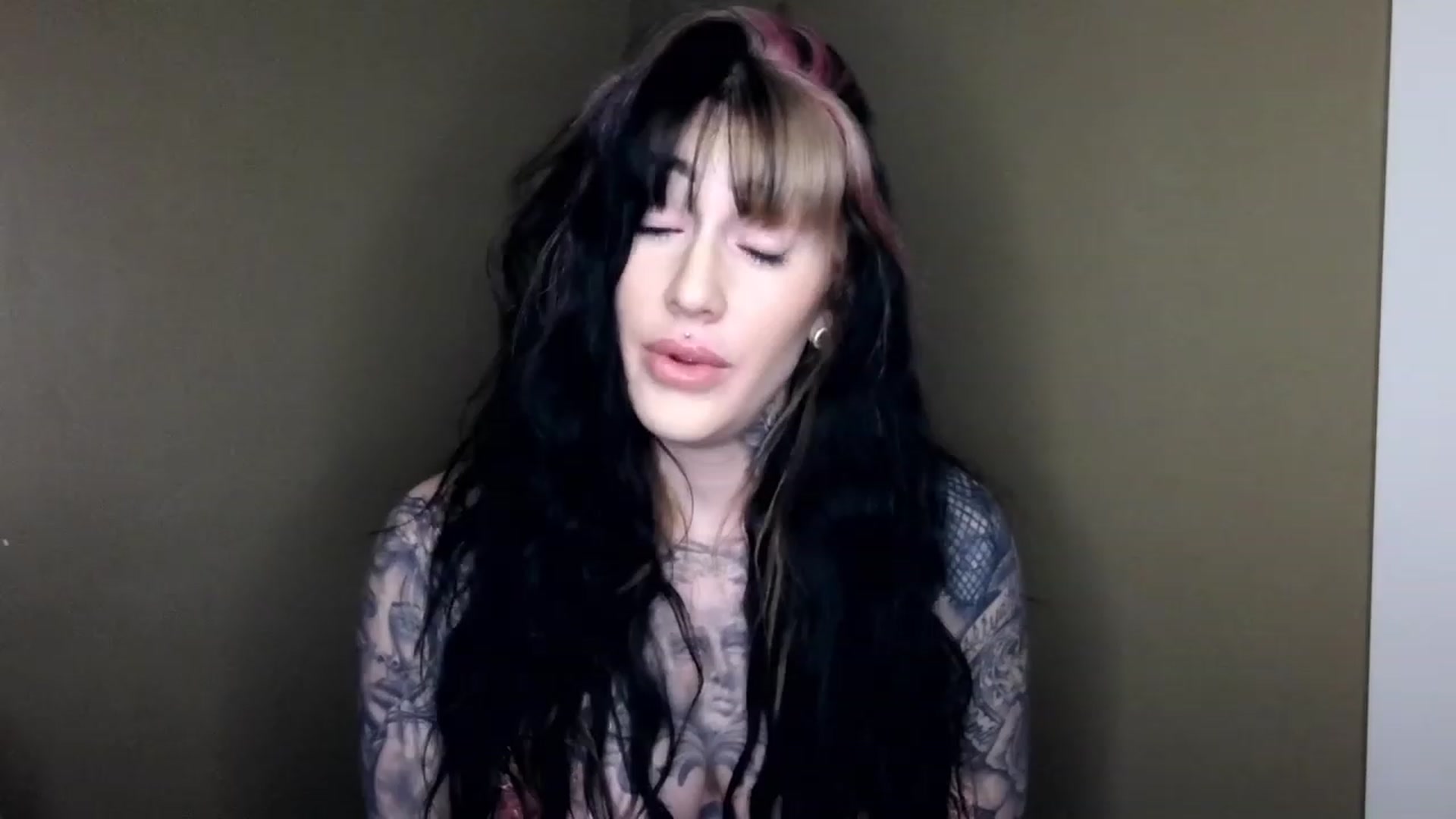 Gallery image thumbnail from ariajanexxx's myfreecams stream on, 02/24/2023, 22:09 image 7 of 20