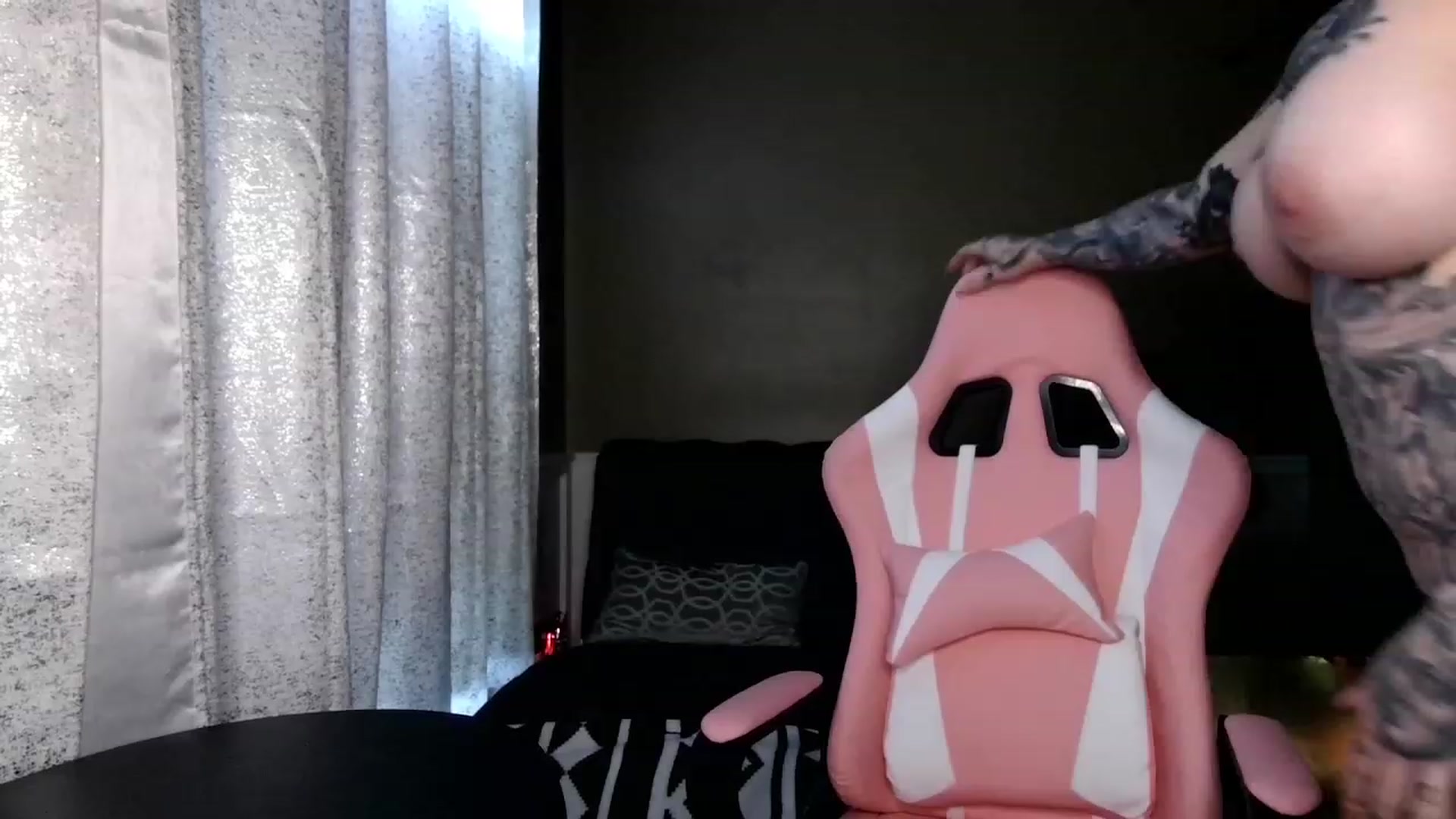 Gallery image thumbnail from ariajanexxx's myfreecams stream on, 03/13/2023, 20:32 image 8 of 20
