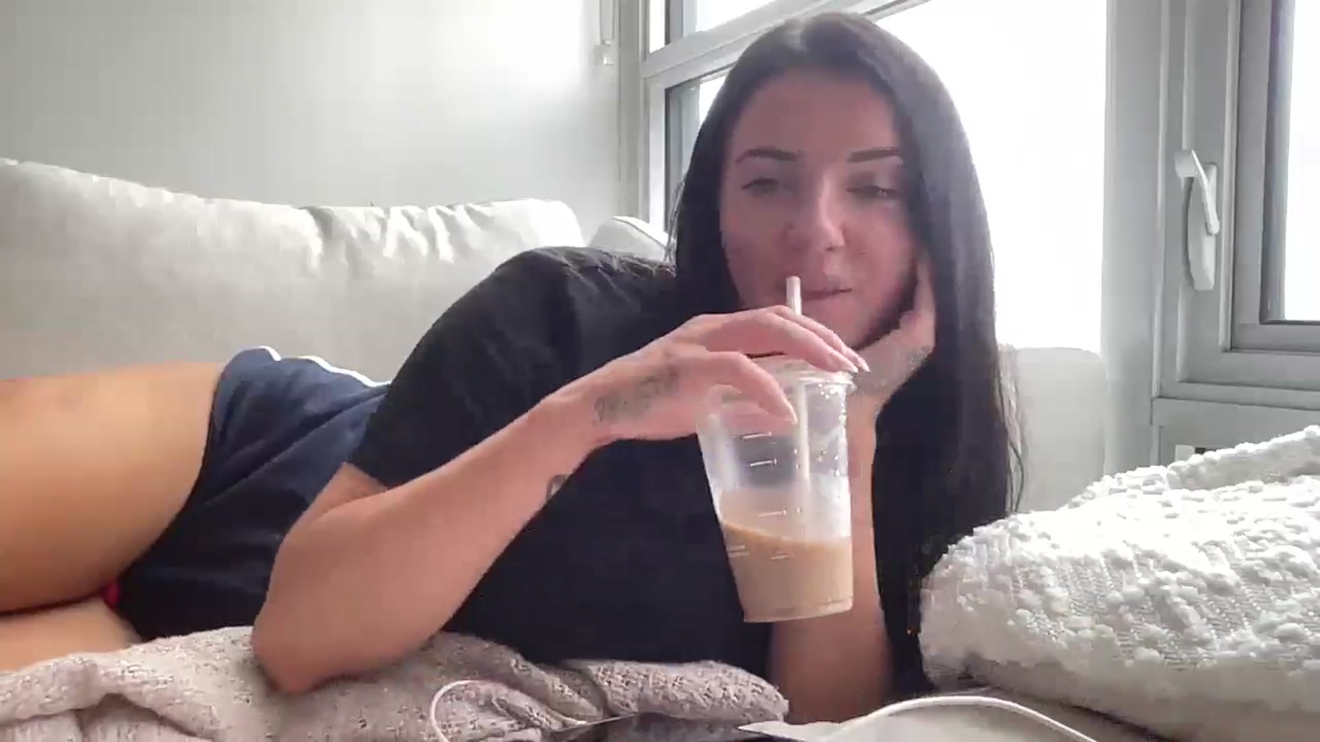 Gallery image thumbnail from arielxxx's myfreecams stream on, 09/25/2024, 14:36 image 17 of 20