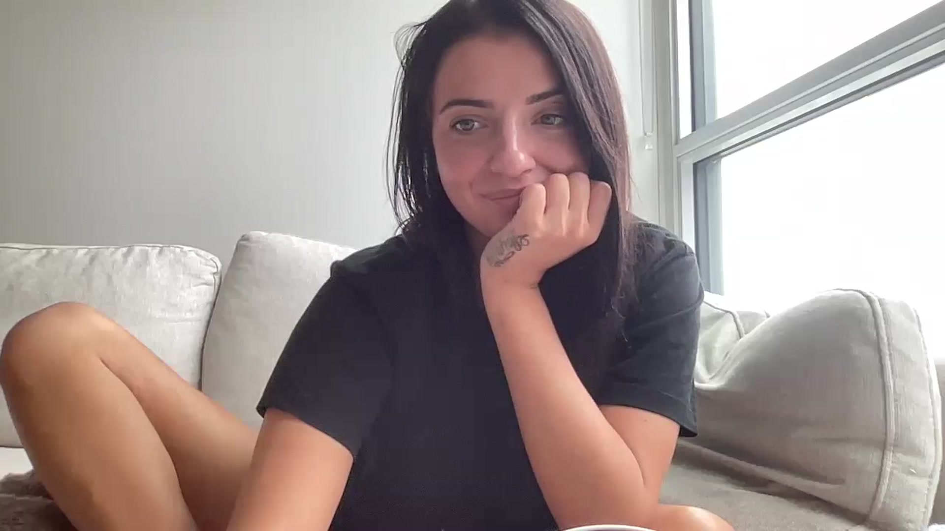 Gallery image thumbnail from arielxxx's myfreecams stream on, 09/25/2024, 14:36 image 13 of 20