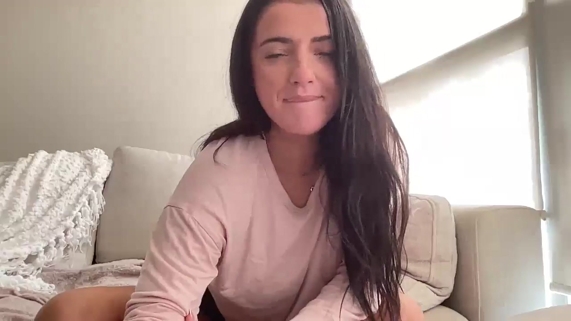 Gallery image thumbnail from arielxxx's myfreecams stream on, 09/29/2024, 18:34 image 16 of 20