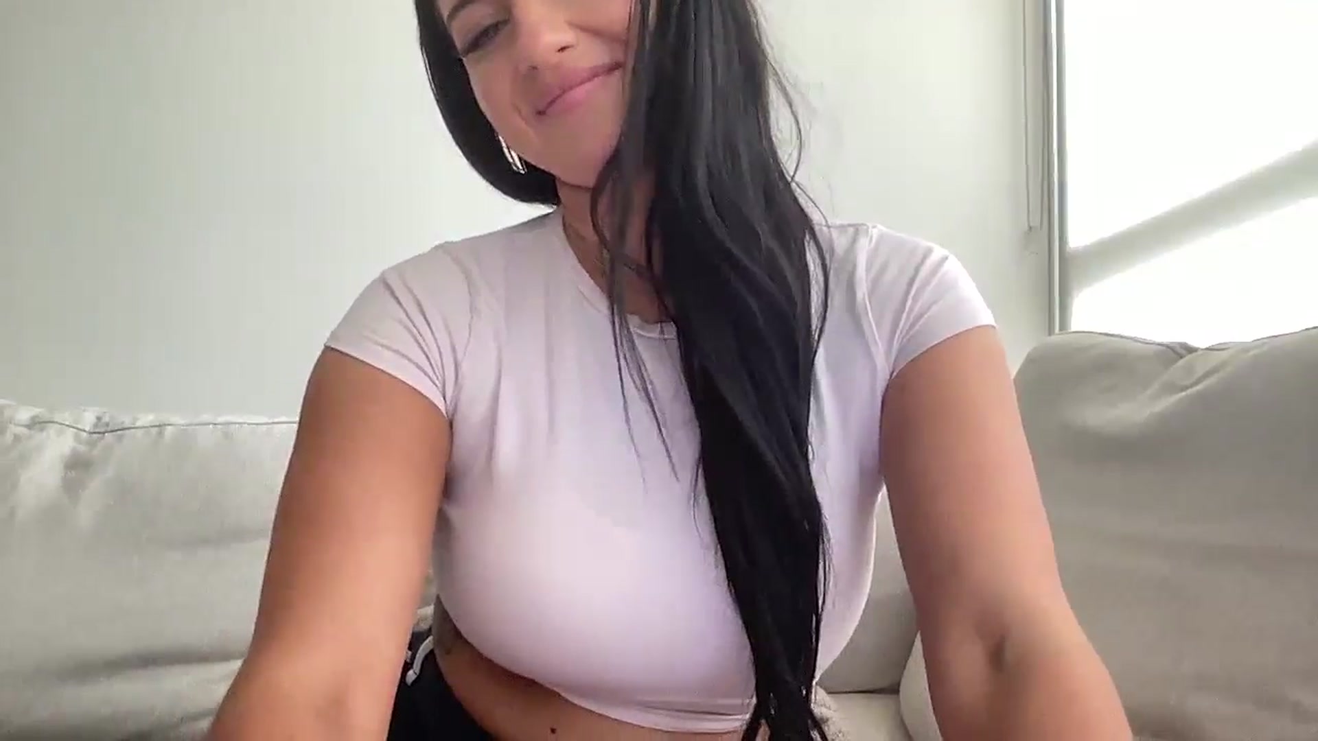 Gallery image thumbnail from arielxxx's myfreecams stream on, 10/08/2024, 20:18 image 12 of 20