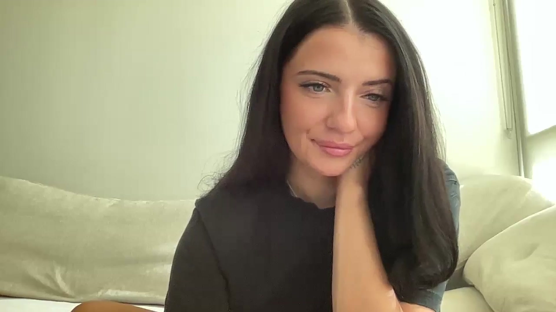 Gallery image thumbnail from arielxxx's myfreecams stream on, 10/21/2024, 18:02 image 3 of 20